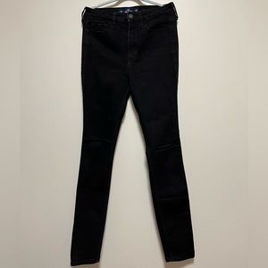 Hollister High-Rise Super Skinny (Stretchable), In excellent condition.
